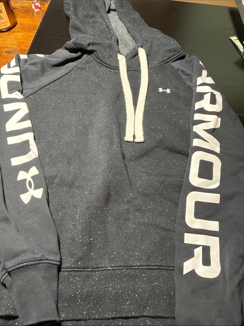 Women’s Medium Under Armour hoodie